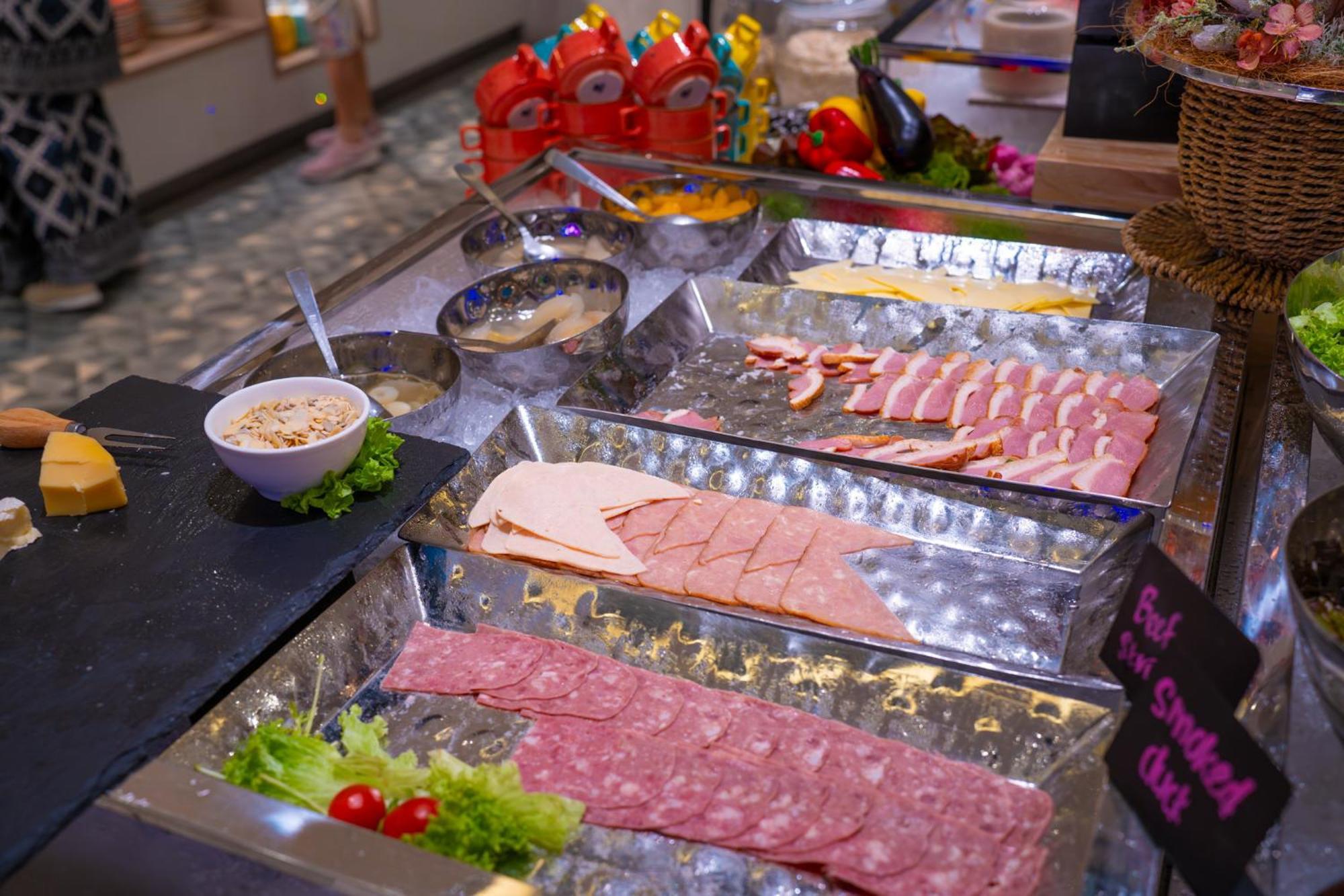 The Waterfront Hotel Kuching Exteriör bild A selection of cold cuts