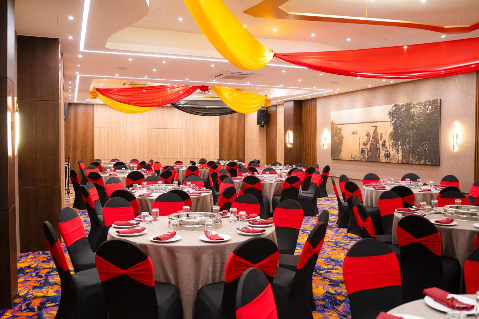The Waterfront Hotel Kuching Exteriör bild The ballroom